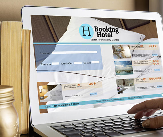Die Studie zeigt, wie sich Änderungen der Hotelpreise bei konkurrierenden Vertriebskanälen auf die Hotelposition in den empfohlenen Suchergebnissen auswirken.