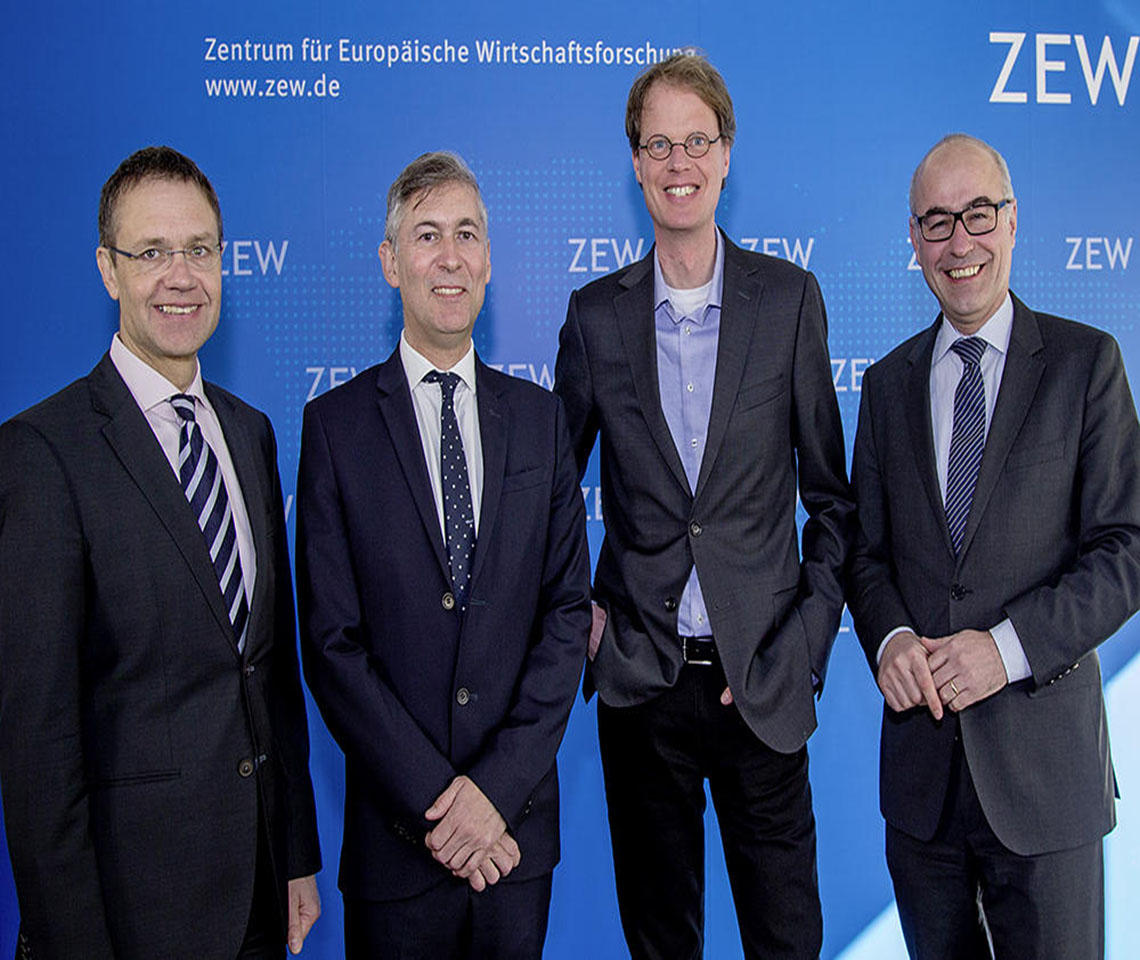 Thomas Kohl, kaufmännischer ZEW-Direktor, Prof. Dr. Kai A. Konrad, Prof. Dr. Axel Ockenfels und ZEW-Präsident Prof. Achim Wambach, PhD (v.r.).
