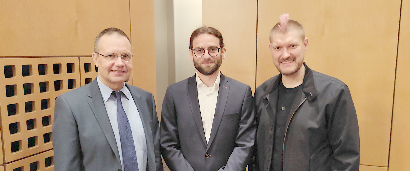 Gruppenbild, von links nach rechts: ZEW-Direktor Thomas Kohl, Preisträger Boris Ivanov, Sascha Lobo