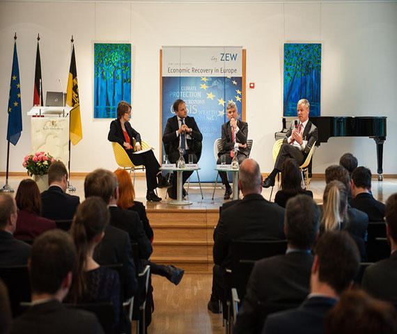 Über den Reformvorschlag diskutieren Vanessa Houlder, Gaëtan Nicodème, Christoph Spengel und Stef van Weeghel.