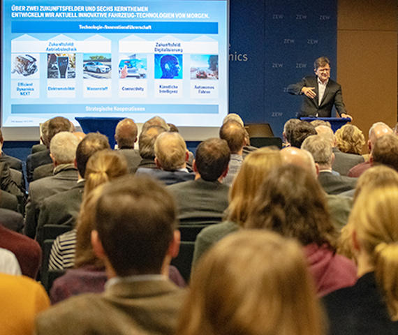 BMW-Entwicklungsvorstand Klaus Fröhlich spricht am ZEW zu den Zukunftsfeldern der Automobilindustrie.