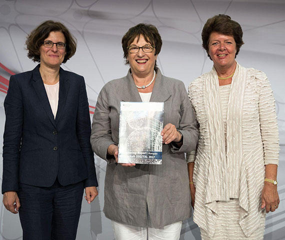 ZEW-Forschungsbereichsleiterin Prof. Dr. Irene Bertschek beim Vortrag.
