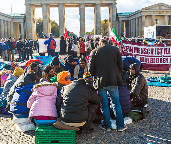 Weder der starke Flüchtlingszustrom noch die Präsenz von Erstaufnahmeeinrichtungen (EAE) haben wesentliche Auswirkungen auf den Wahlerfolg anderer rechter Parteien.