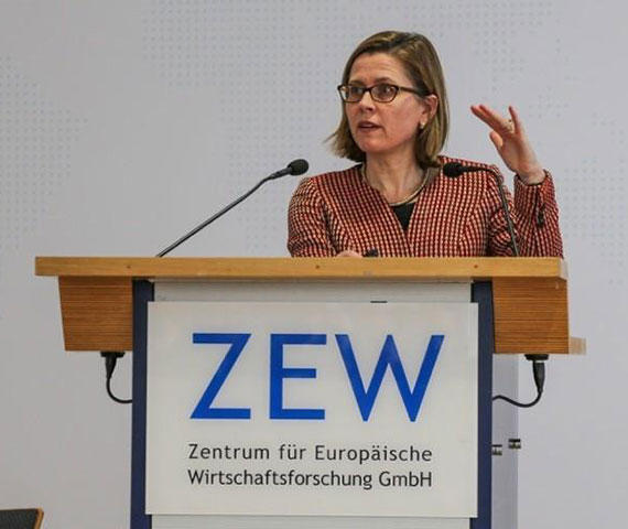 Prof. Fiona M. Scott Morton im Vortrag 