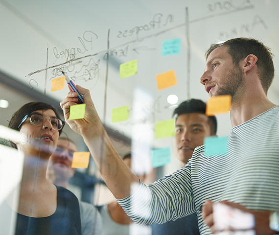 Rund 200.000 Stellen sind in den innovationsrelevanten Sektoren der deutschen Wirtschaft zuletzt unbesetzt geblieben.