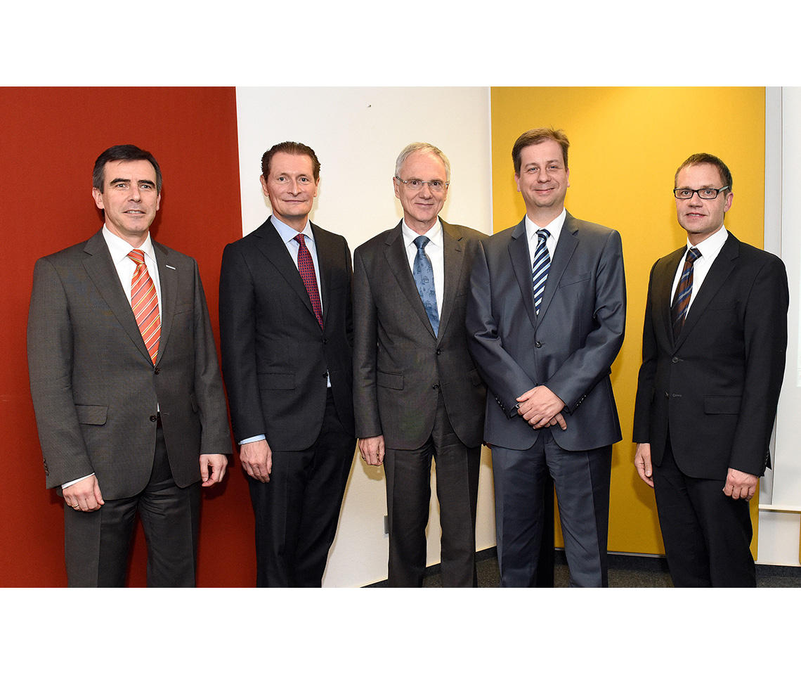 Der scheidende mit dem neu gewählten Vorstand des ZEW Förderkreises Wissenschaft und Praxis (v.l.): Dr. Ralf Krieger, Prof. Dr. Andreas Dulger, Dr. Alexander Selent, Luka Mucic und ZEW-Geschäftsführer Thomas Kohl.