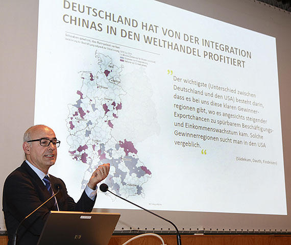 ZEW-Präsident Prof. Wambach sprach in seiner Keynote über die Wachstumsaussichten der chinesischen Wirtschaft.