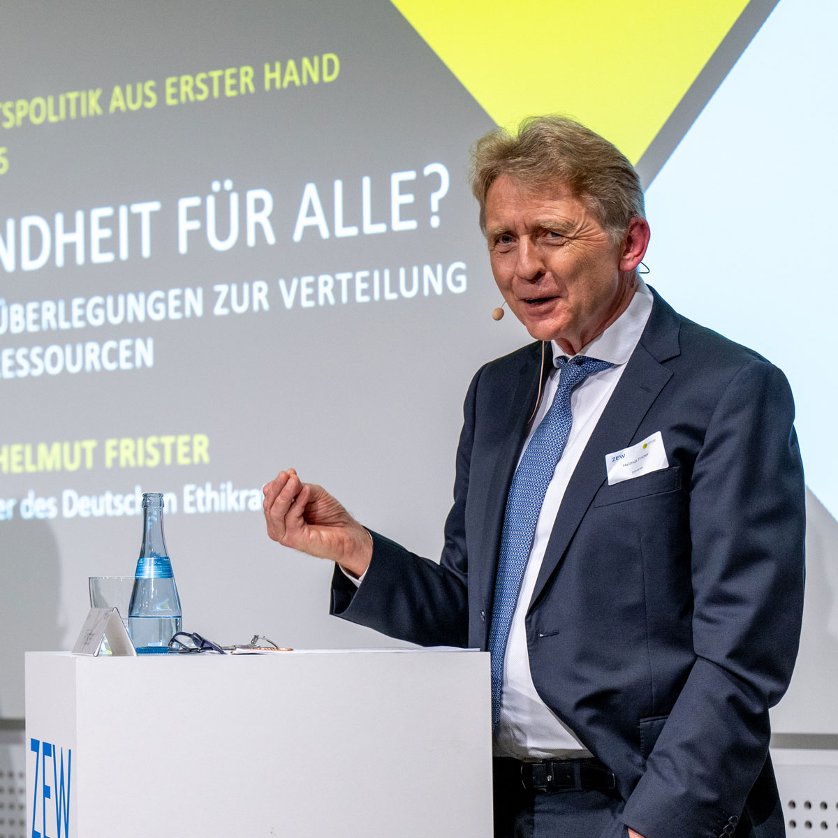 Prof. Dr. Helmut Frister auf der Bühne