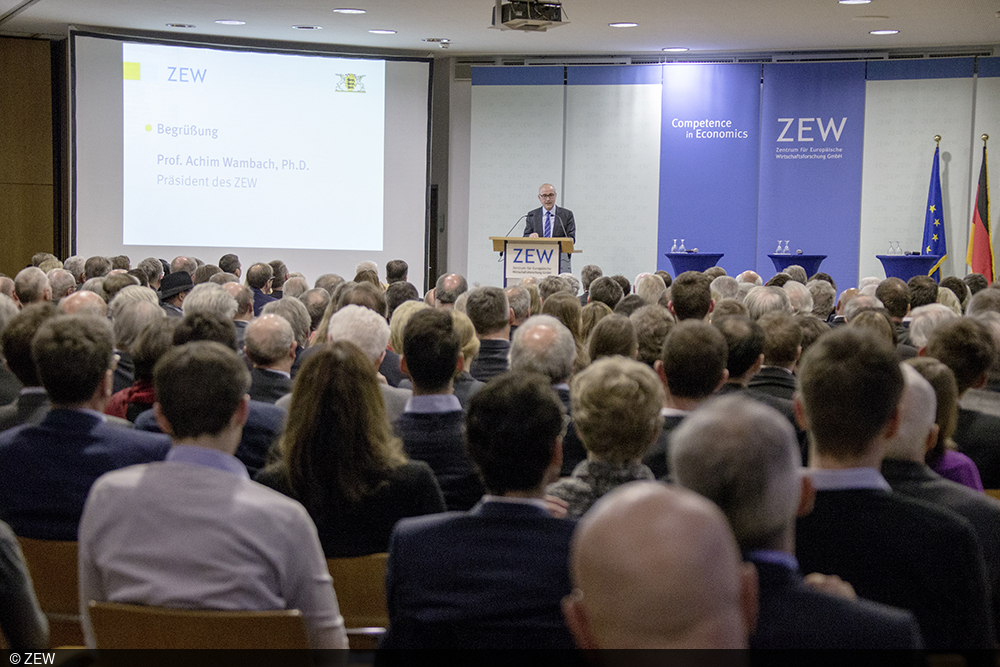 ZEW-Präsident Achim Wambach bei seiner Ansprache zur Gedenkveranstaltung für Lothar Späth