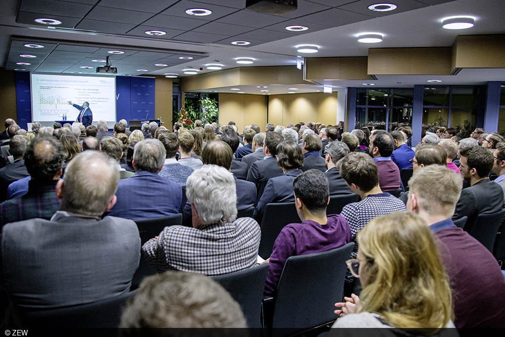 Die Gäste des Vortrags über das Jahresgutachten 2017/18 der Wirtschaftsweisen