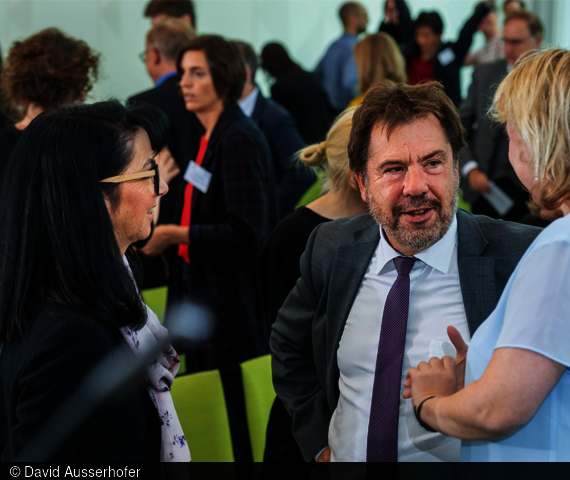 Teilnehmer/innen des von ZEW und Stiftverband organisierten Workshops im Gespräch