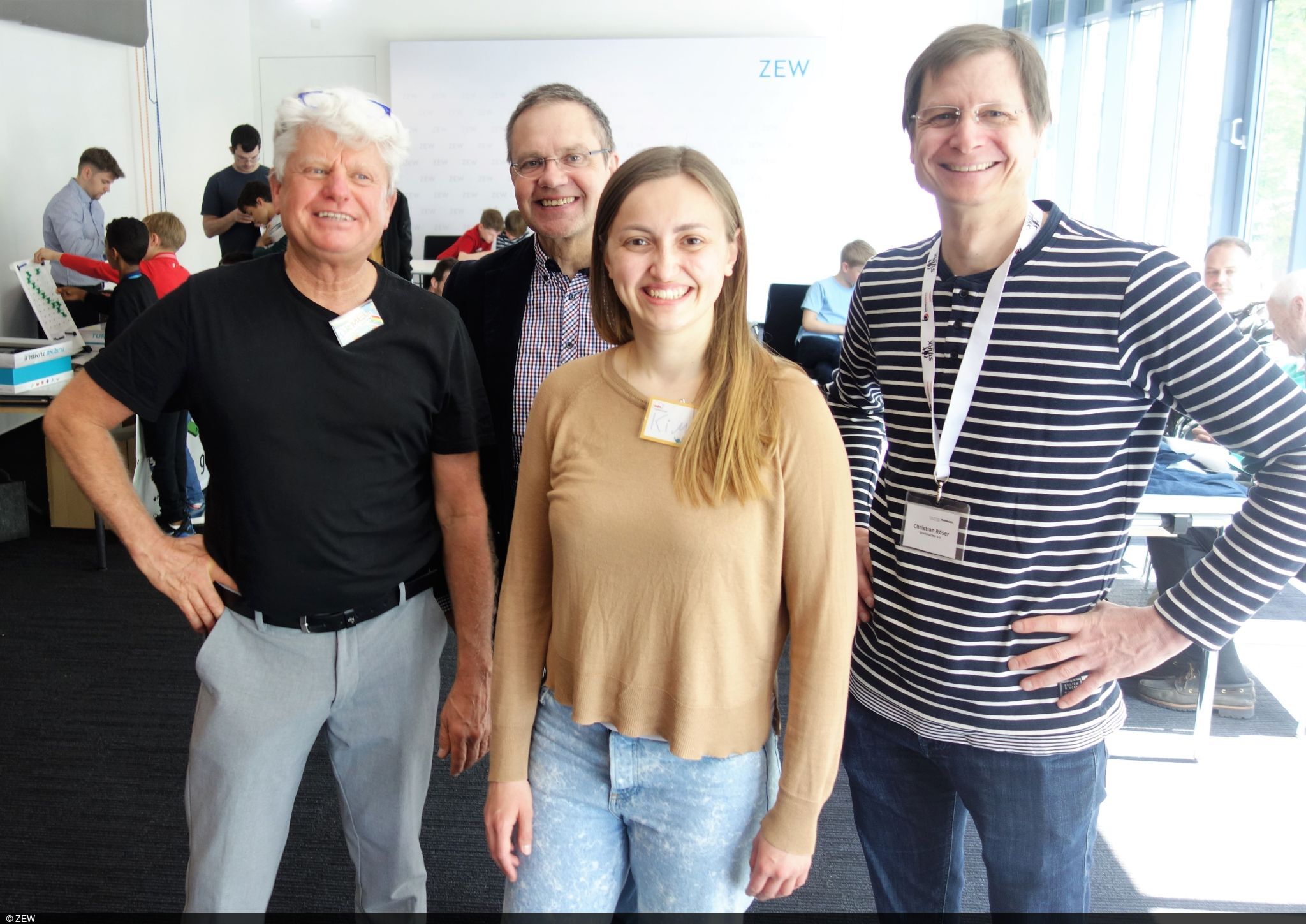 Group picture with four people, from left to right: A man with gray hair, ZEW Director Thomas Kohl, a young woman with long blond hair, a man with brown hair and glasses.