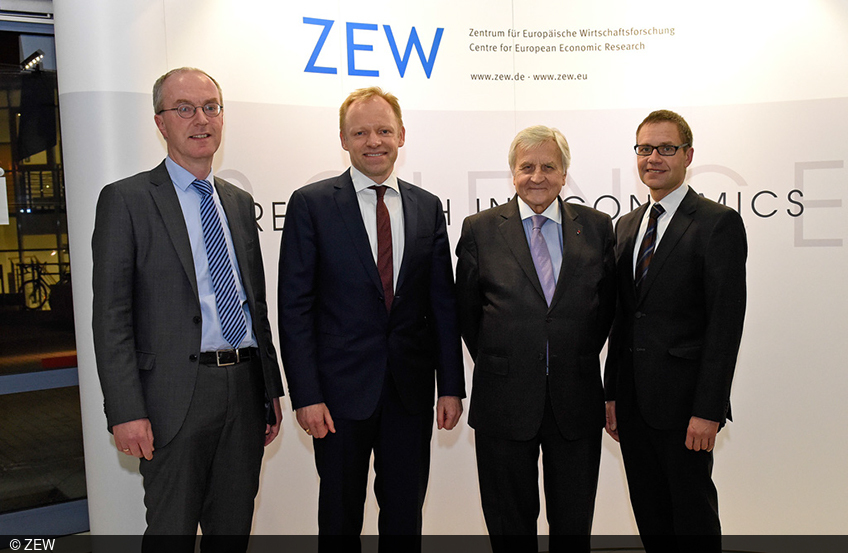 Group picture mit Friedrich Heinemann, Clemens Fuest, Jean-Claude Trichet and Thomas Kohl