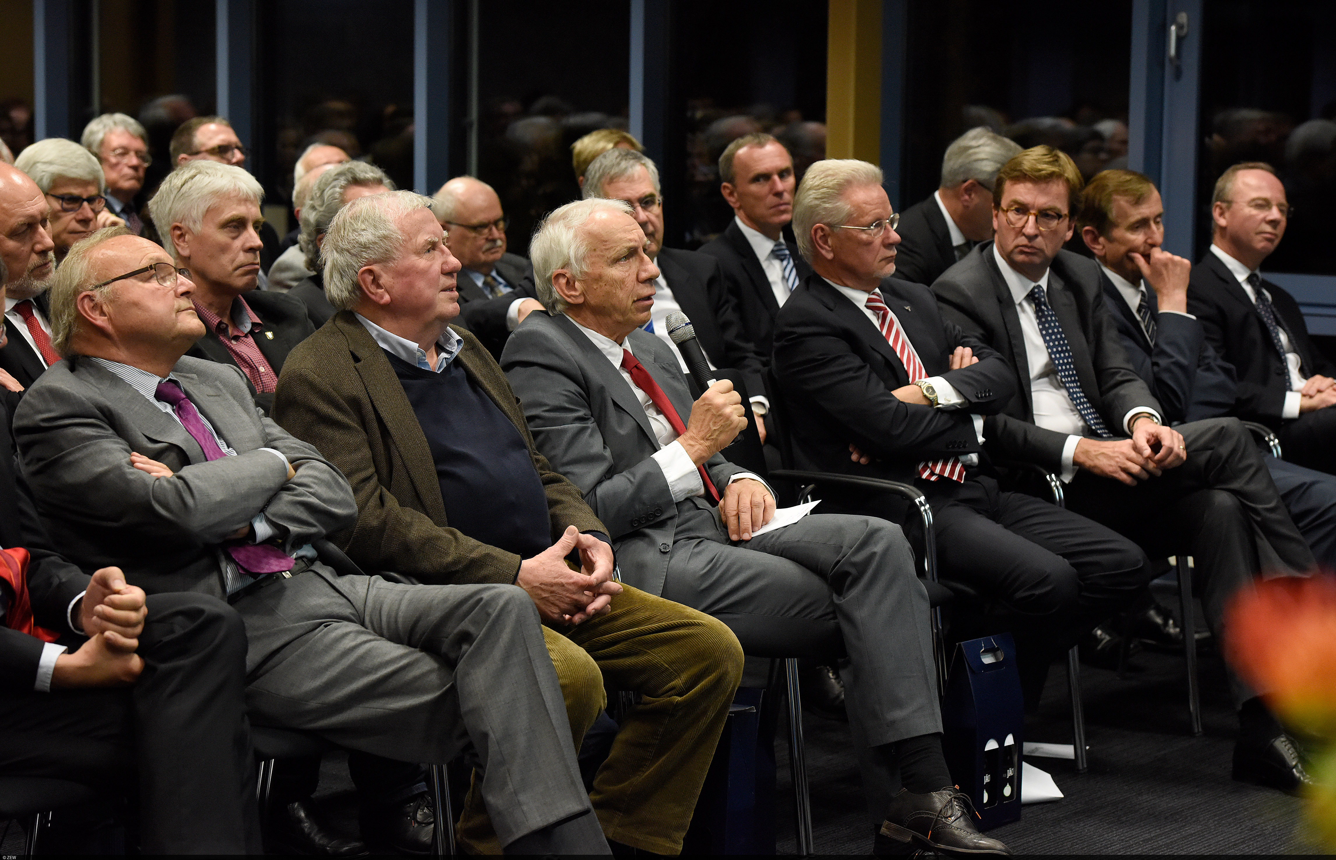 Christoph Schmidt presents the annual report 2016/17 of the Council of Economic Experts at ZEW