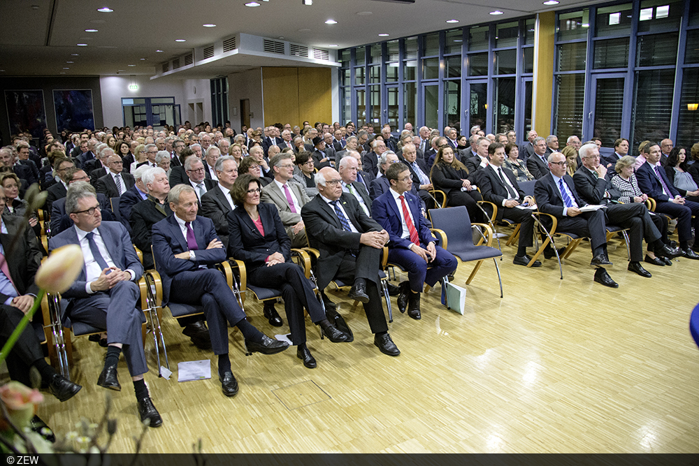Die zahlreichen Gäste der Gedenkveranstaltung für Lothar Späth am ZEW