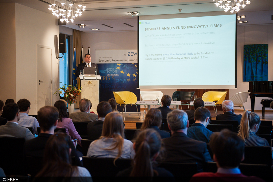 Maikel Pellens vertritt seinen Standpunkt bei der ZEW Lunch Debate in Brüssel