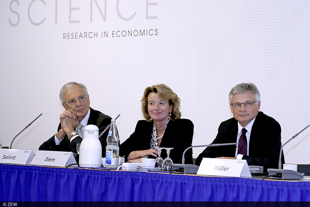 Members of the ZEW Sponsors' Association for Science and Practice at the Press Conference