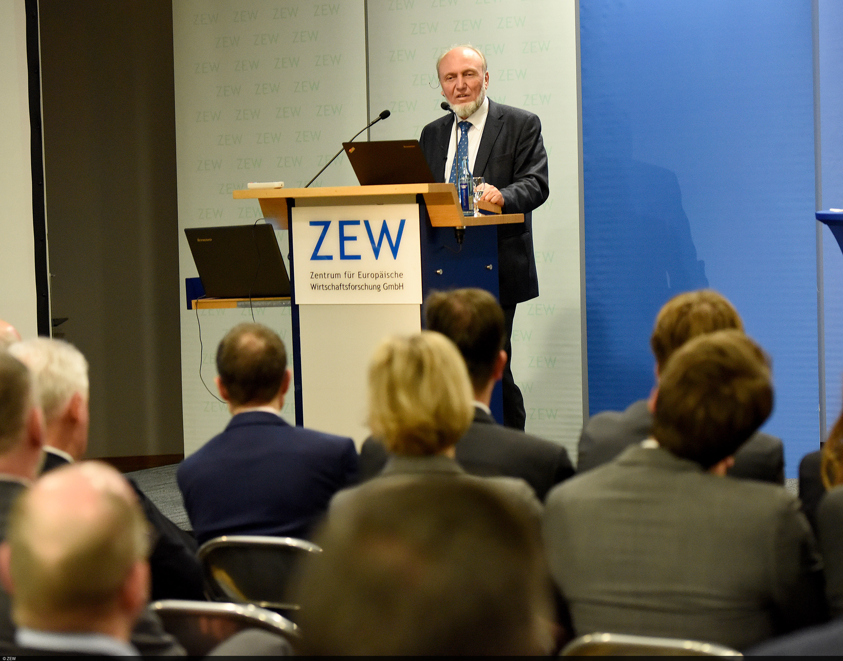 Hans-Werner Sinn stellt sein 15-Punkte-Programm für die Neugründung Europas am ZEW vor