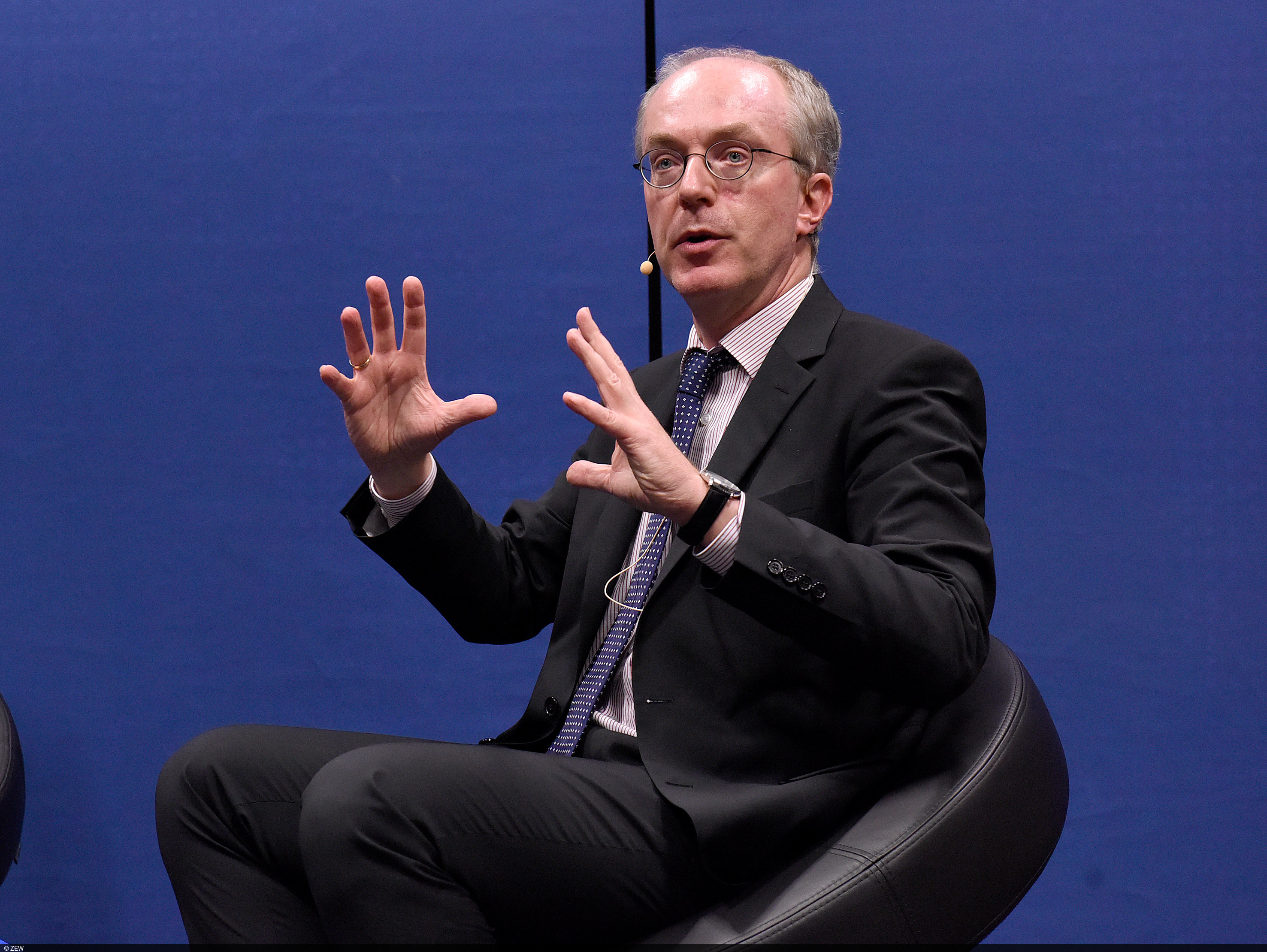 Markus Brunnemeier stellt zentrale Aussagen seines Buches „The Euro and the Battle of Ideas“ vor