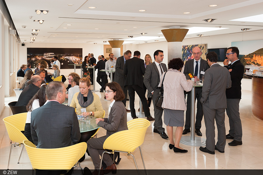 Attendees and panelists informally talking about the topics of the ZEW Lunch Debate in Brussels