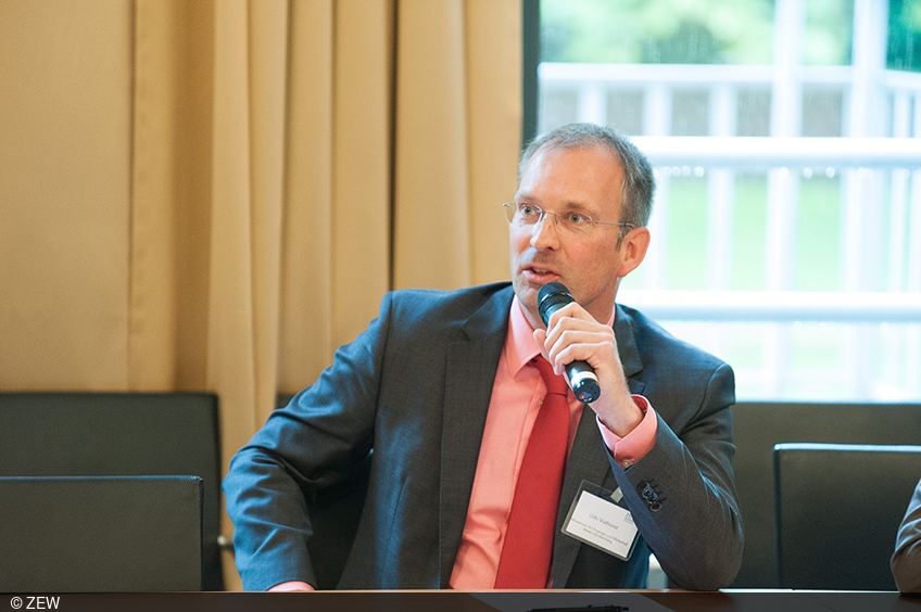 A participant of the ZEW Lunch Debate in Brussels asks a question from the audience