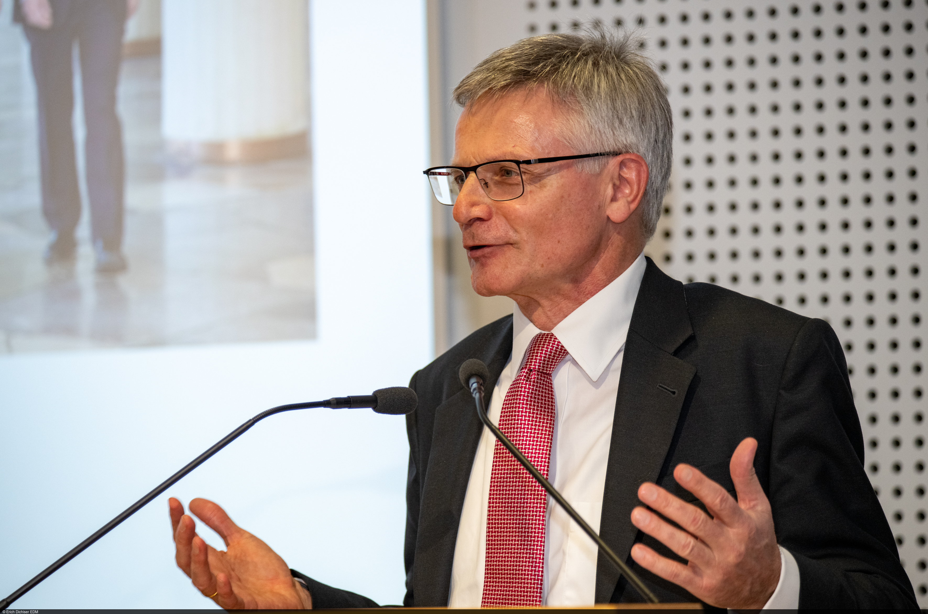 Dr. Georg Müller, Vorstandsvorsitzender der MVV Energie AG und ZEW-Förderkreisvorsitzender, hielt die Laudatio auf die Preisträger des Wissenschaftspreises.