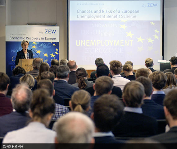 Die baden-württembergische Wirtschaftsministerin Dr. Nicole Hoffmeister-Kraut bei ihrem Impulsvortrag zur Eröffnung der ZEW Lunch Debate.
