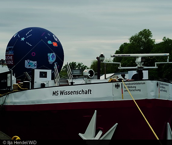 The exhibition ship MS Wissenschaft is sailing in 2019 under the theme "Artificial Intelligence".