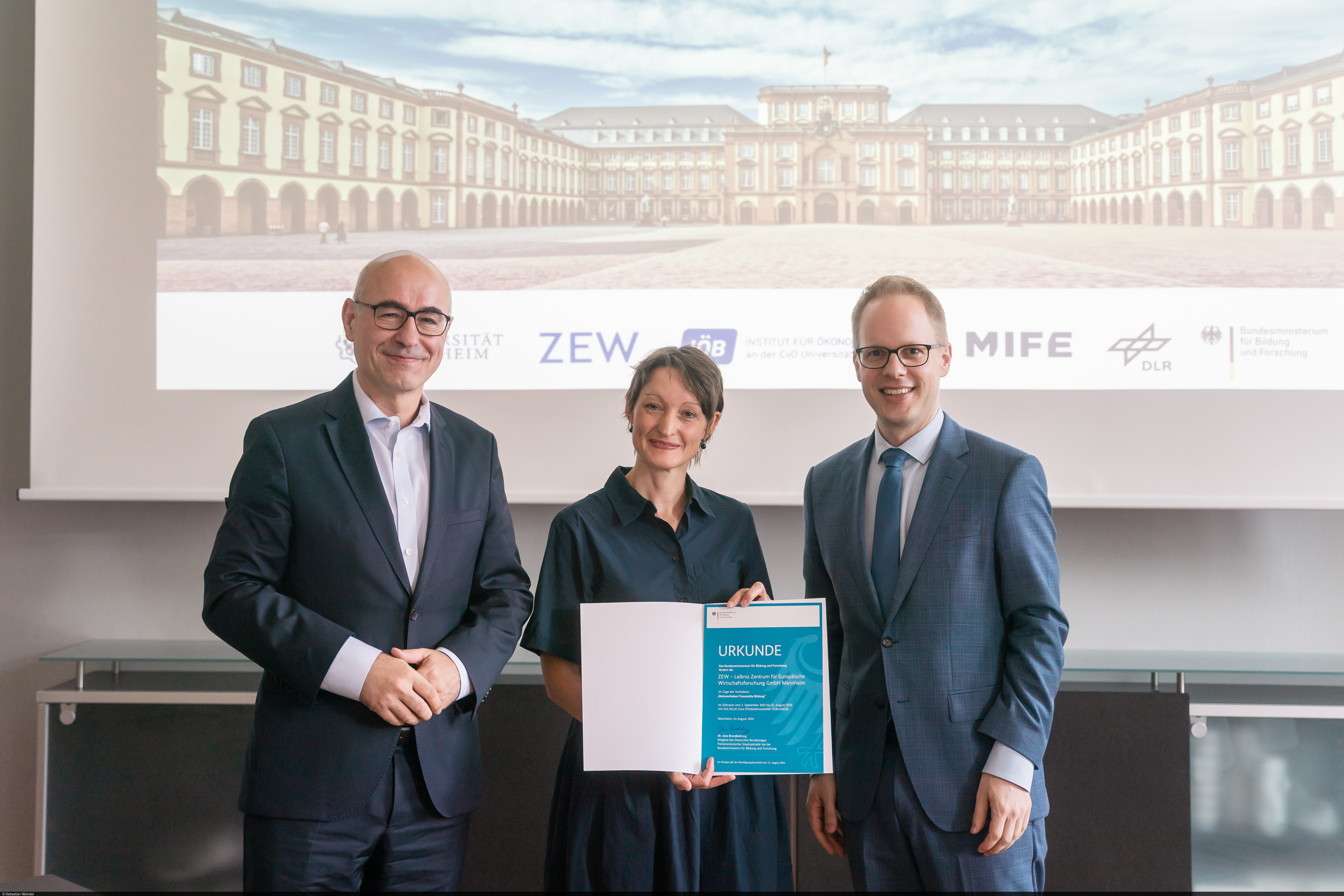 Group picture with Professor Achim Wambach, Professor Tabea Bucher-Koenen and Jens Brandenburg