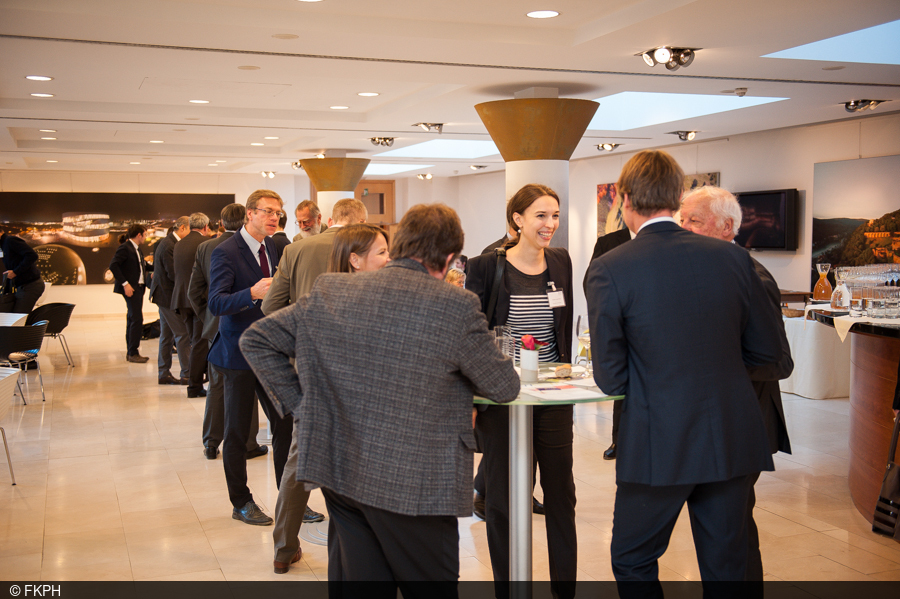 Die Gäste der ZEW Lunch Debate in Brüssel zum Thema Business Angels im Gespräch