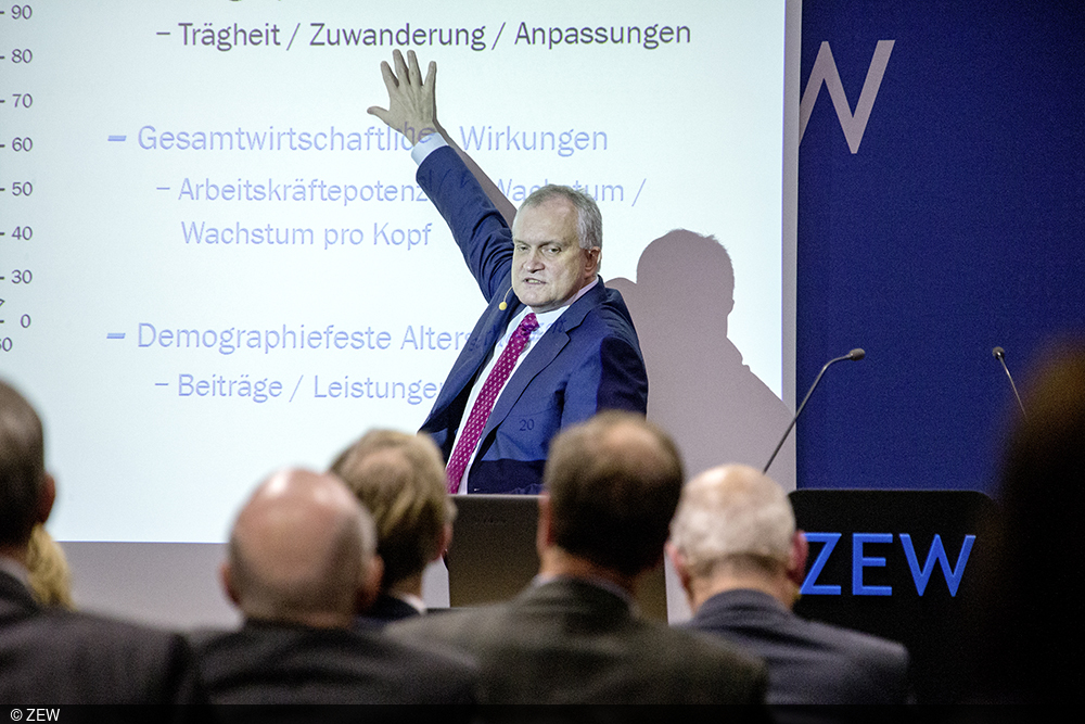 Vorsitzender der Wirtschaftsweisen Prof. Dr. Christoph M. Schmidt während seines Vortrags am ZEW