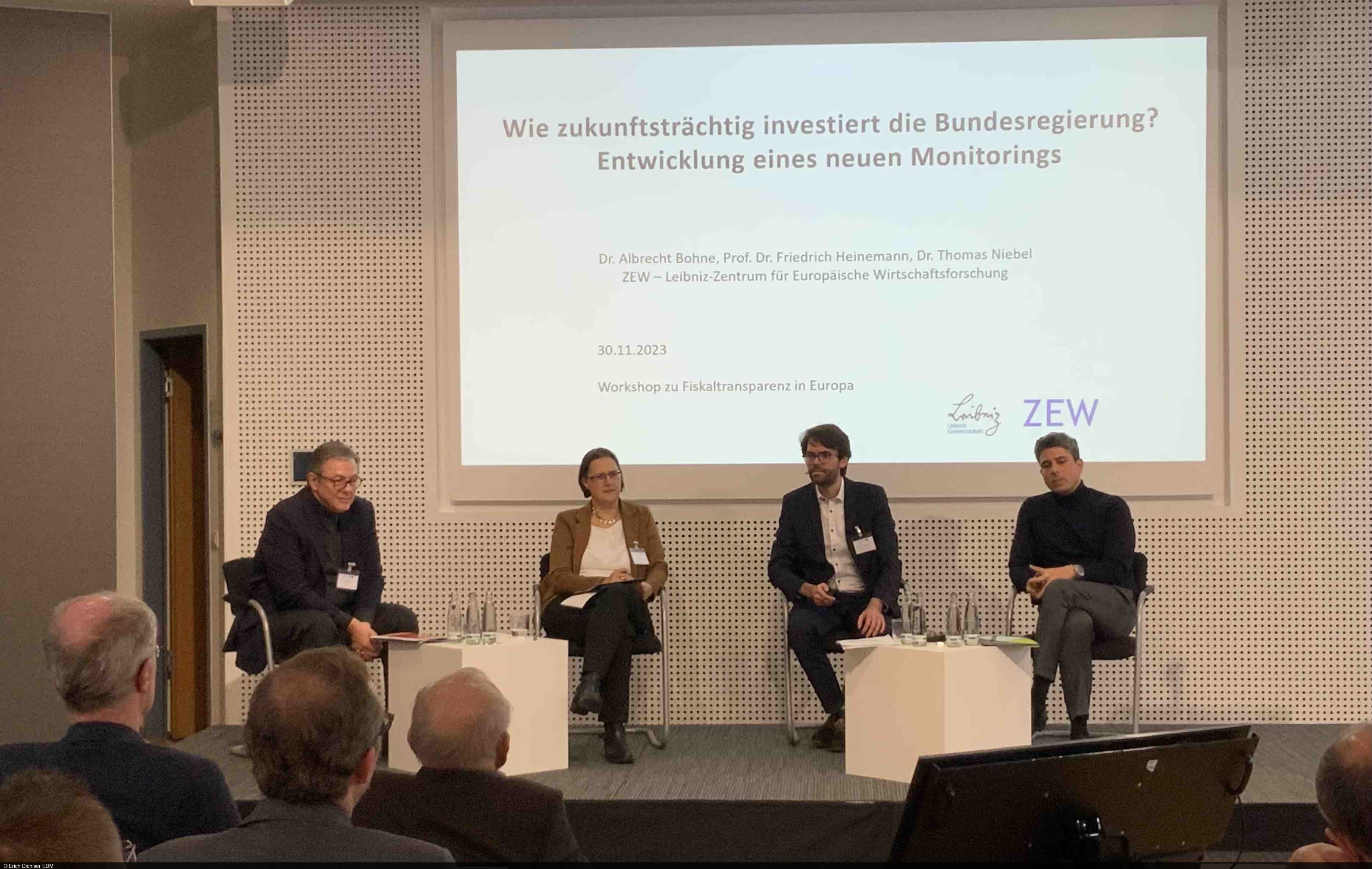 From left to right: Tobias Piller, Silke Übelmesser, Albrecht Bohne und Arash Molavi Vasséi.