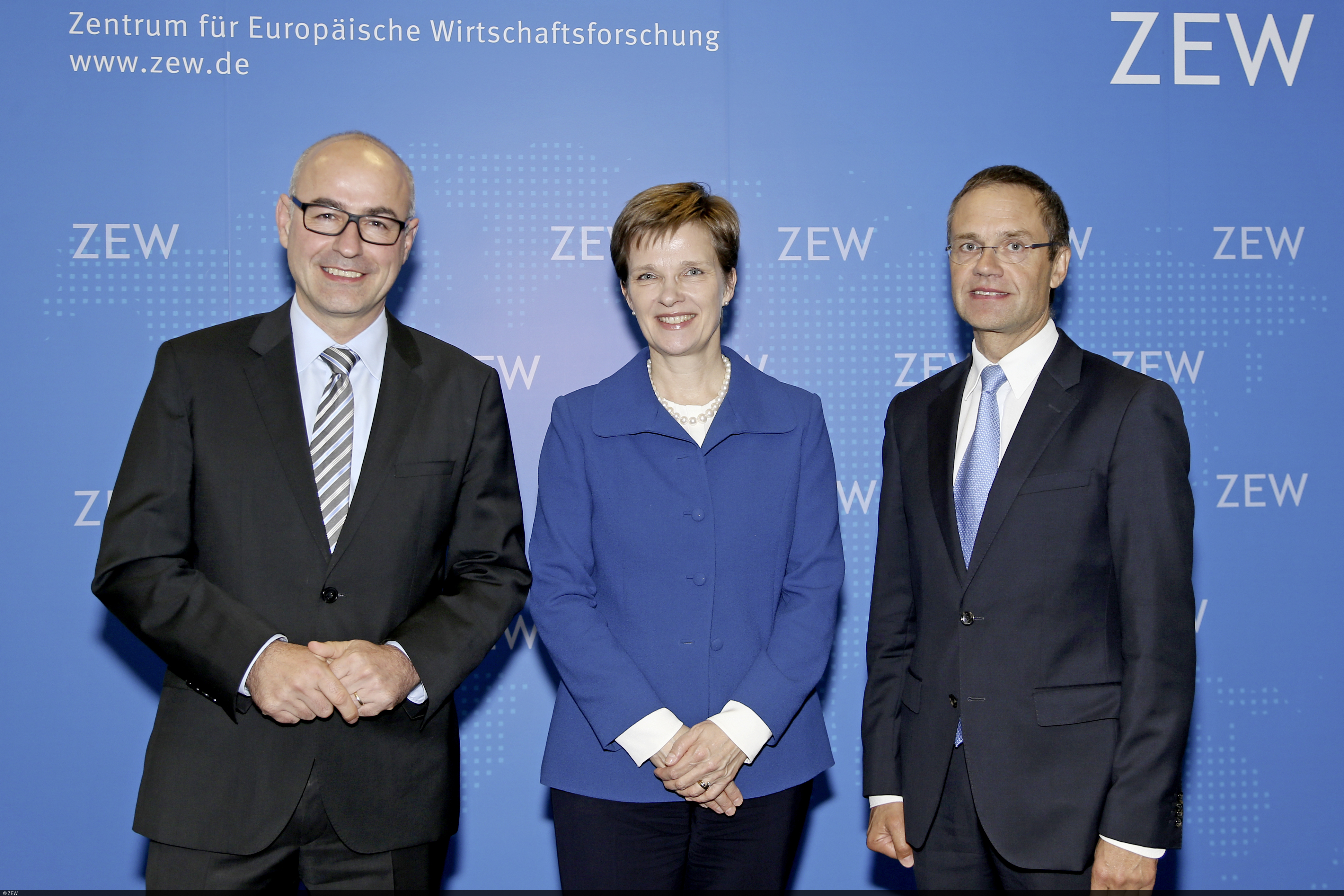 Gruppenfoto mit Claudia Buch und ZEW-Präsident Achim Wambach sowie Geschäftsführer Thomas Kohl