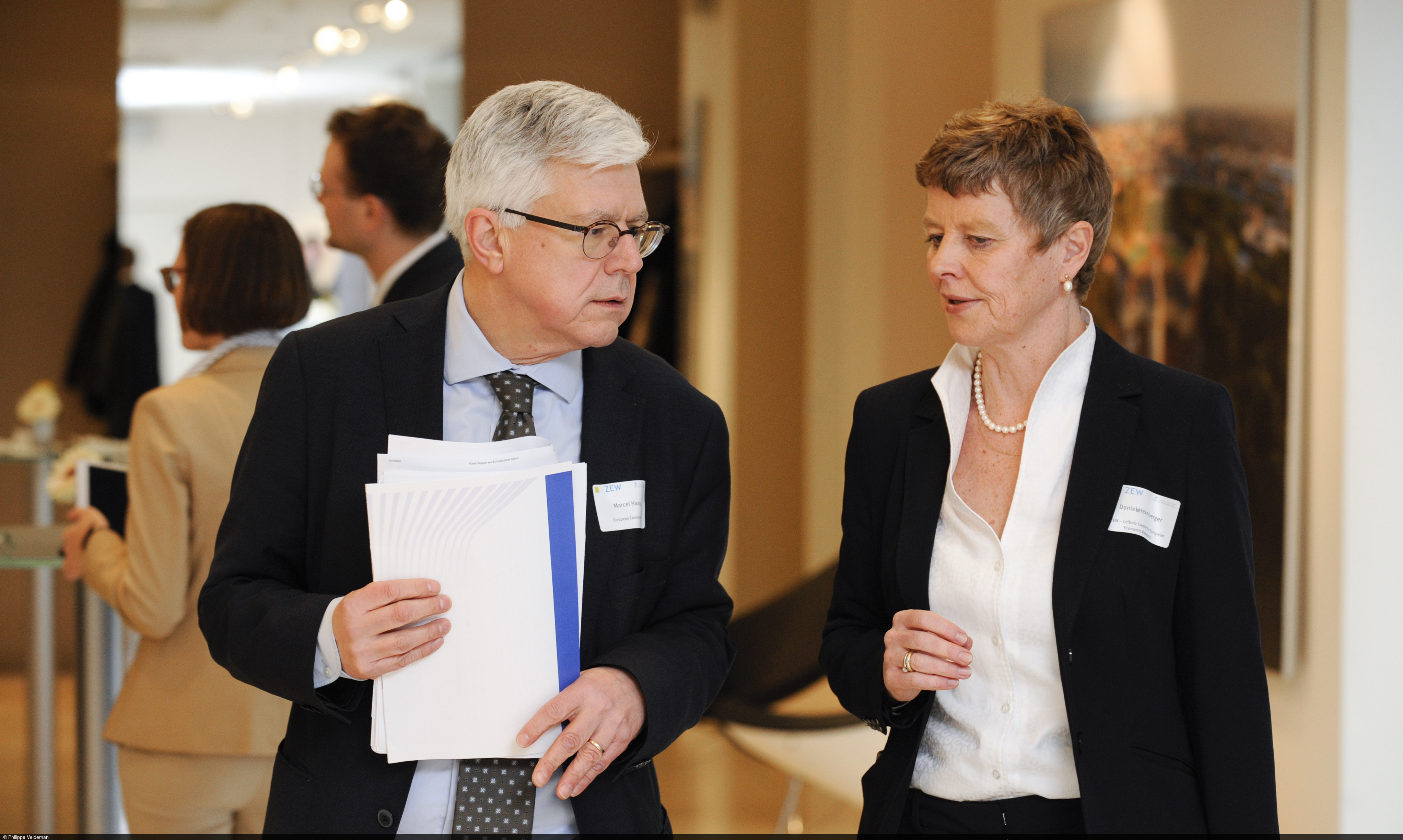 Marcel Haag from the European Commission in conversation with Dr. Daniela Heimberger, head of the ZEW Service Department “International Co-operation and Public Relations”.