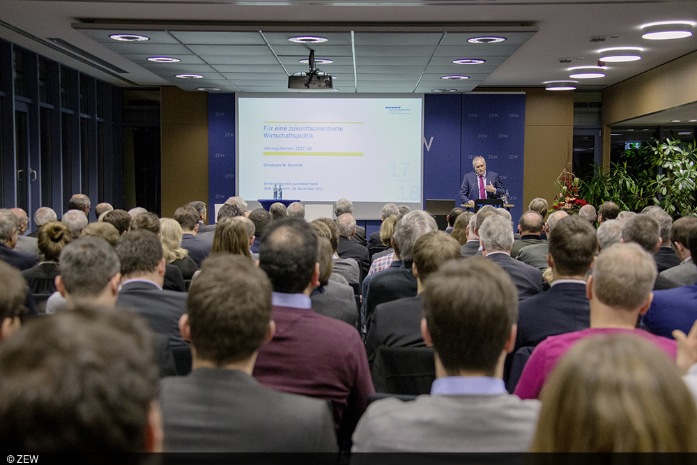 Vorsitzender der Wirtschaftsweisen Prof. Dr. Christoph M. Schmidt während seines Vortrags am ZEW