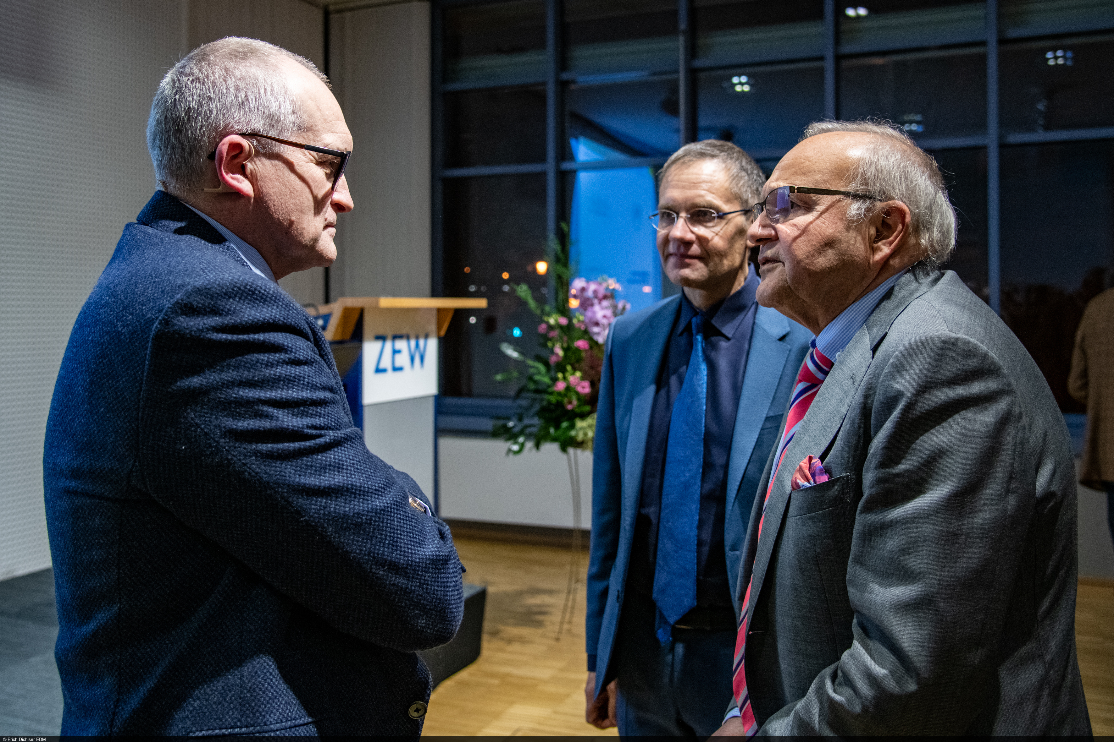 Christoph Schmidt, Wolfgang Franz und Thomas Kohl beim Jahresgutachten 2019/2020 am ZEW.