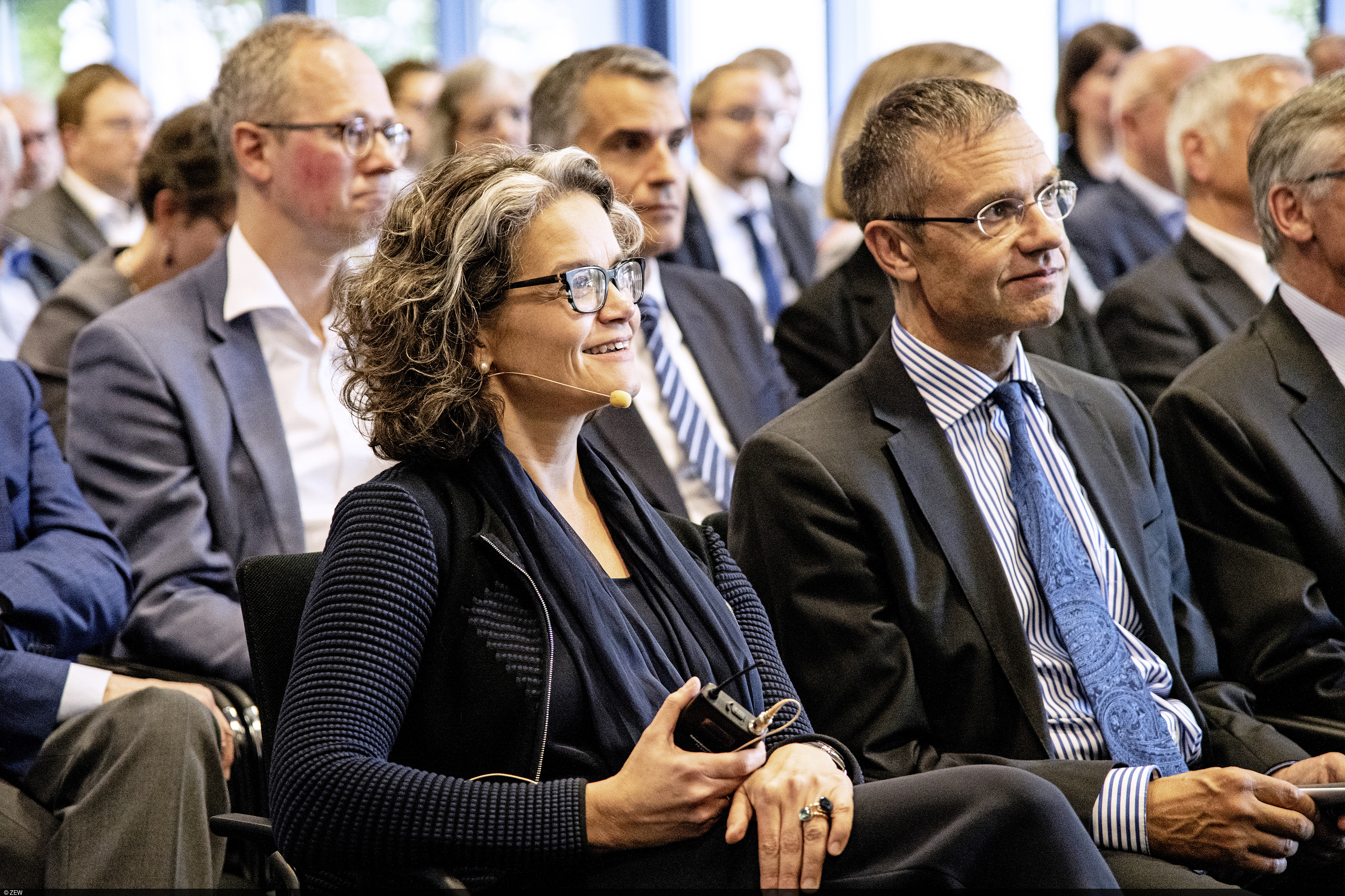 Telekom Vorständin Claudia Nemat wird als Gastrednerin am ZEW begrüßt.