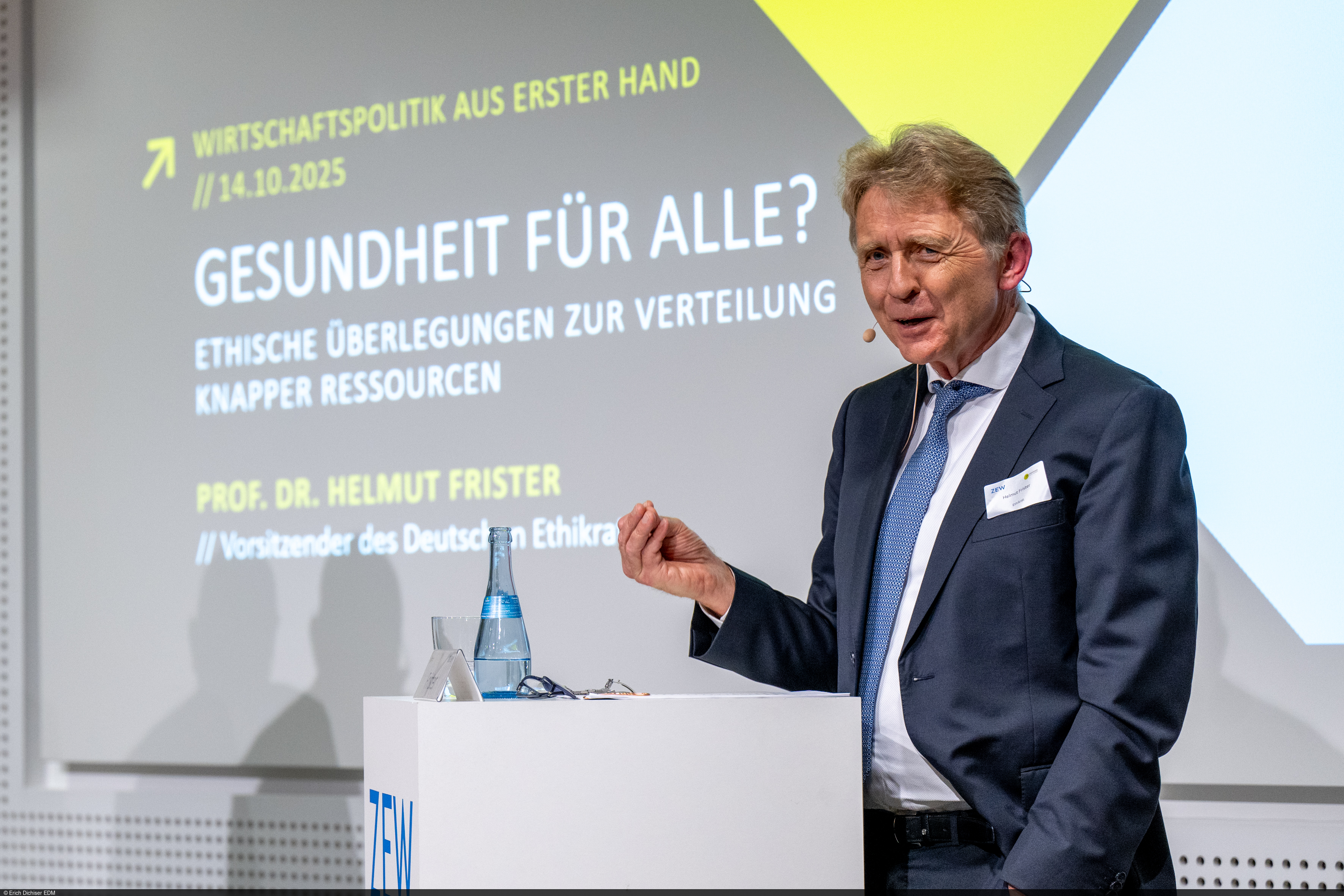 Prof. Dr. Helmut Frister während seines Gastvortrags