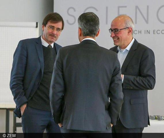 Daniel Zimmer from University of Bonn talked about algorithms