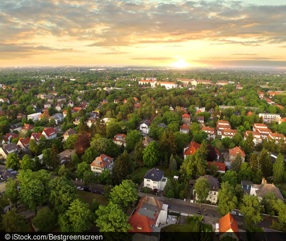 Symbolbild mit Häuser in einem typischen Vorort.