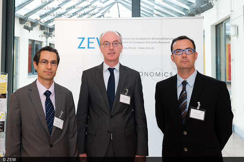 Albert Solé-Ollé, Friedrich Heinemann und Nicolas Carnot im Rahmen der ZEW Lunch Debate