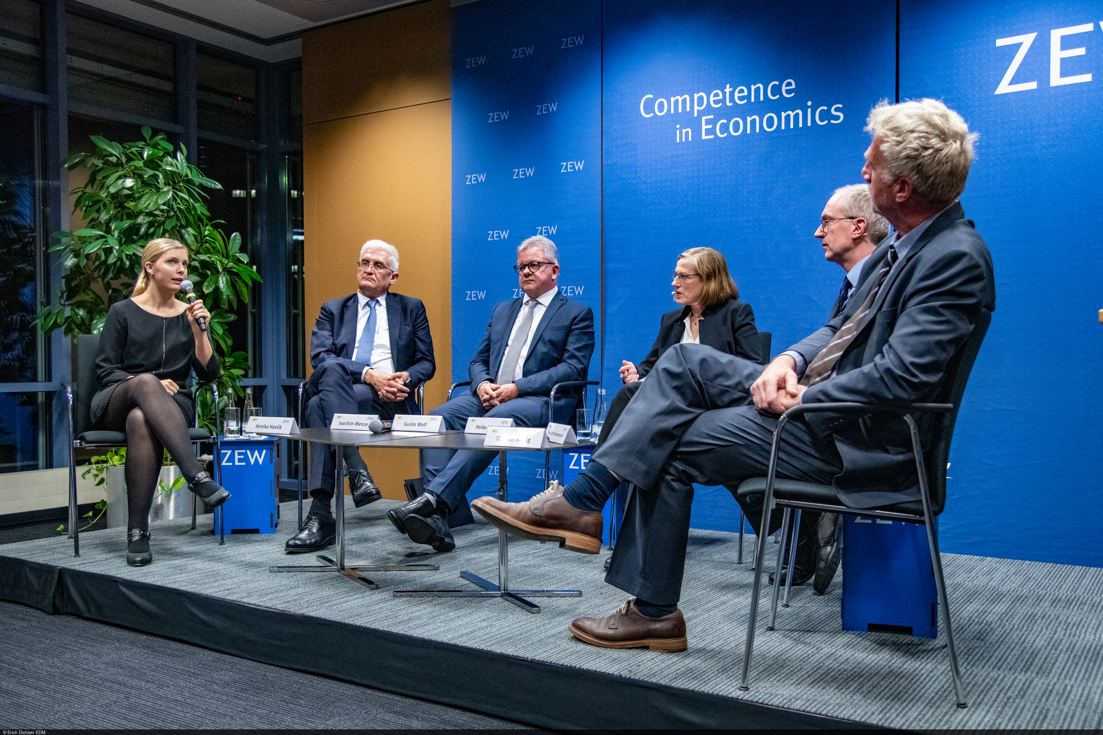 In der Podiumsdiskussion am ZEW wird eine politische Neuausrichtung der EU diskutiert.