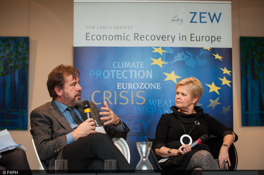 George Licht und Ute Günther im Diskurs während der ZEW Lunch Debate in Brüssel