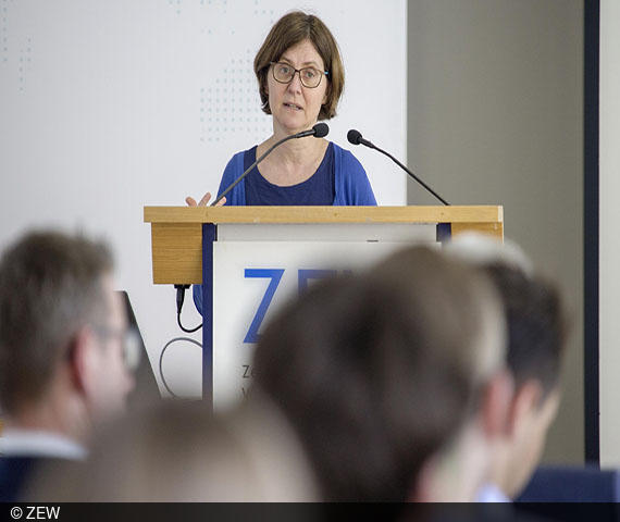 Bénassy-Quéré was a keynote speaker at the ZEW Conference on the Future of Fiscal Policy in Europe