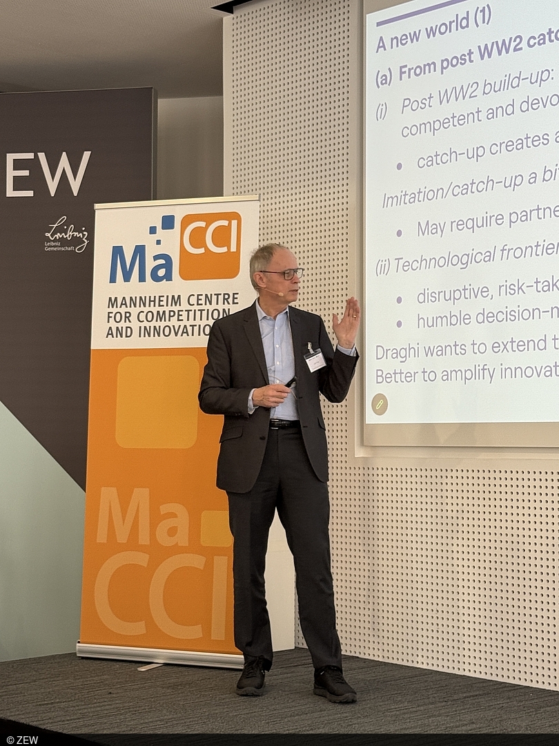Jean Tirole während seiner Keynote bei der MaCCI-Konferenz 2026 am ZEW.