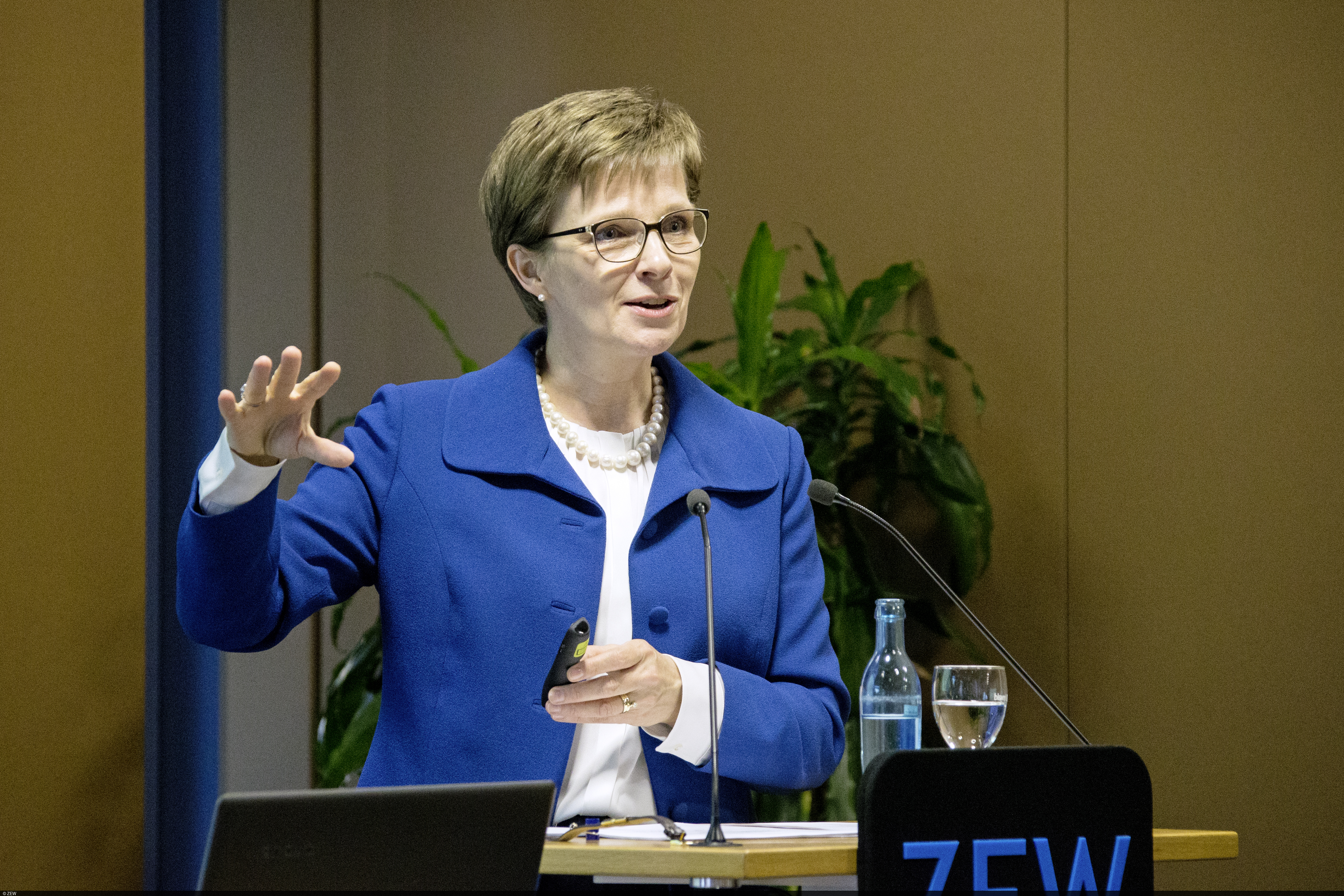 Claudia Buch bei ihrem Vortrag im Rahmen der ZEW-Veranstaltungsreihe Wirtschaftspolitik aus erster Hand