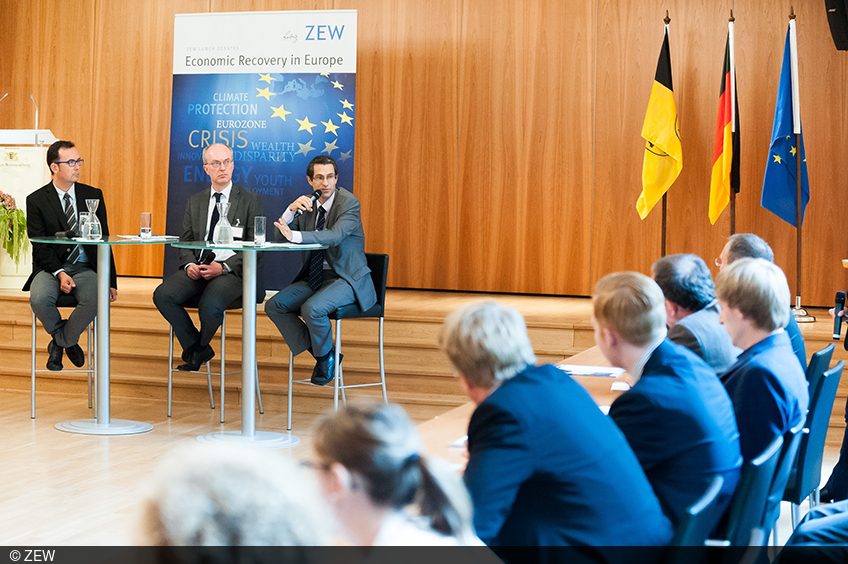 Albert Solé-Ollé, Friedrich Heinemann und Nicolas Carnot im Rahmen der ZEW Lunch Debate