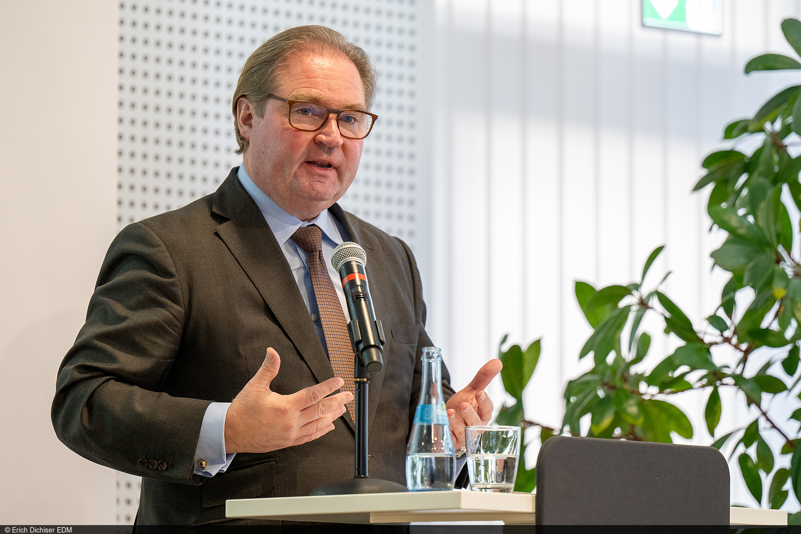 Lutz Lienenkämper während seiner Keynote auf der MIFE-Konferenz 2025