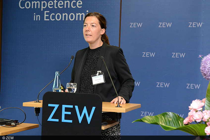 ZEW-Ökonomin Dr. Susanne Steffes während ihres Vortrags beim ZEW-Wirtschaftsforum
