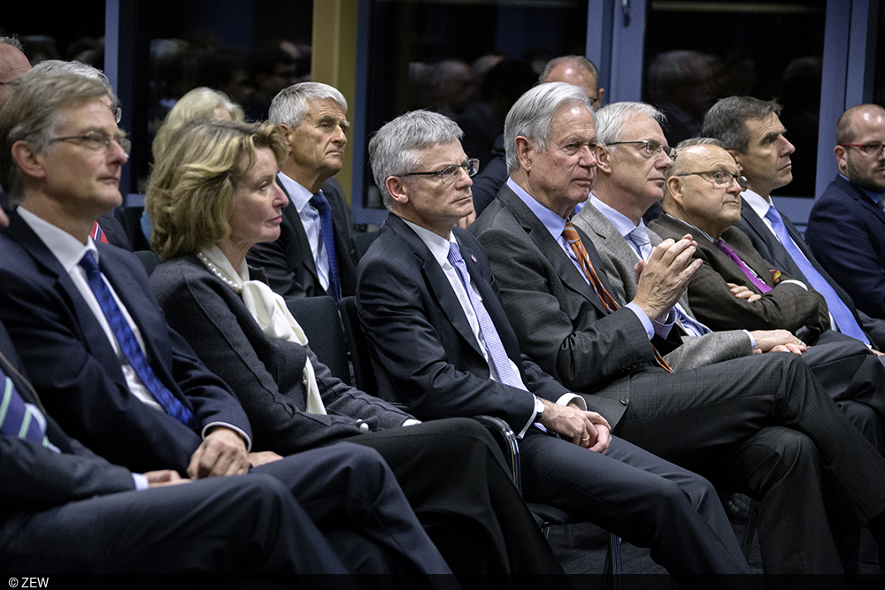 Die Gäste des Vortrags über das Jahresgutachten 2017/18 der Wirtschaftsweisen